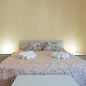 Apartment Magiga, Syracuse
